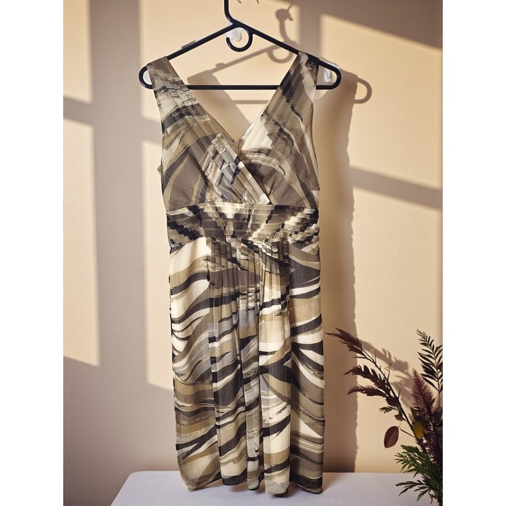 Banana Republic Pleated V-Neck Dress – Abstract Zebra Print Neutral Midi Sz 6